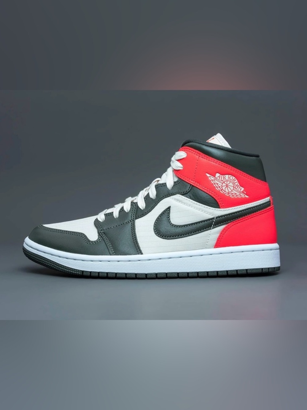 Air Jordan 1 Mid SE Newsprint Kids Newsprint High-Top Sneakers